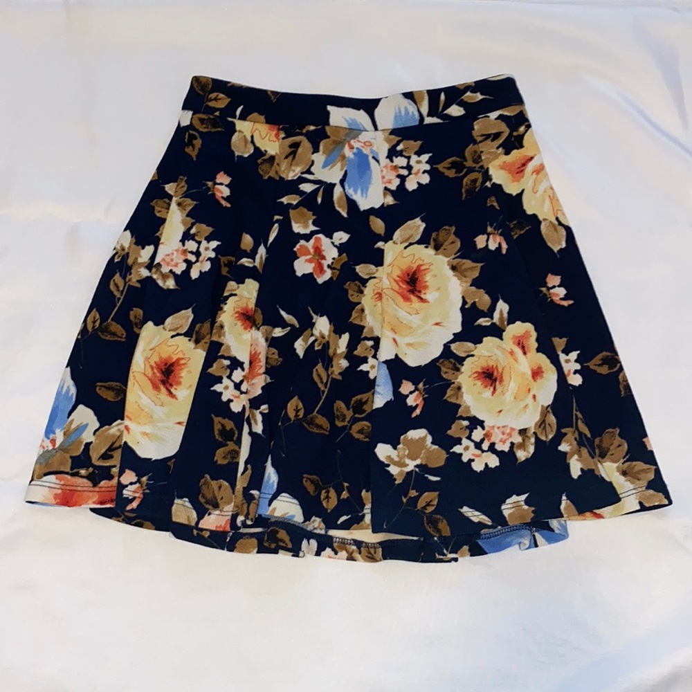 Lush Floral Skirt Size Small